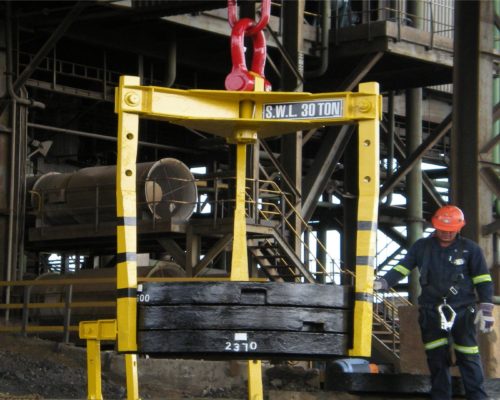 Load Testing Crane Aid 30 Ton